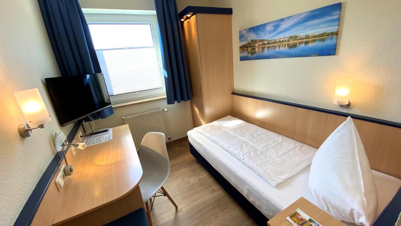 Hotel Am Wiesenweg L 24H Check-In Hausen (Wuerzburg) Exterior foto