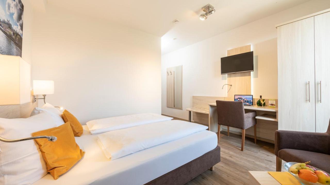 Hotel Am Wiesenweg L 24H Check-In Hausen (Wuerzburg) Exterior foto