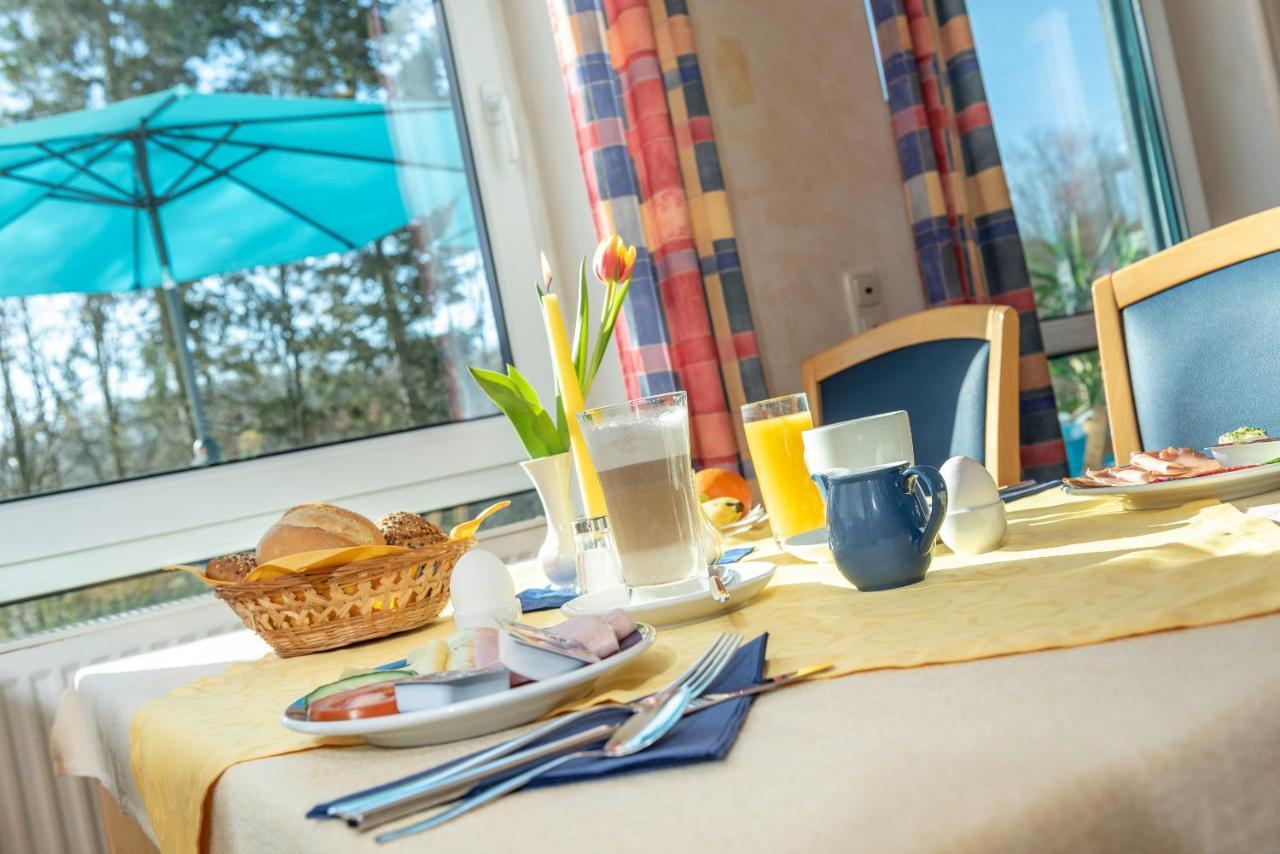 Hotel Am Wiesenweg L 24H Check-In Hausen (Wuerzburg) Exterior foto